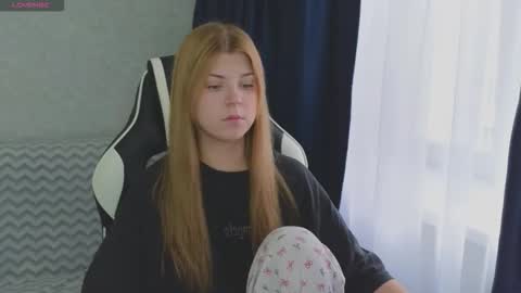 Snapshot of _kirieshka chatting on 27, 9, 2025 Molly   Emily online show from 27, 9, 2025