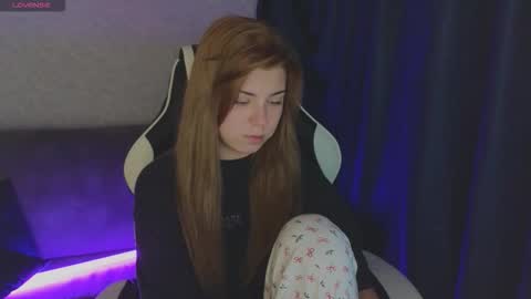 Snapshot of _kirieshka chatting on 29, 9, 2025 Molly   Emily online show from 29, 9, 2025