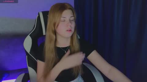 Snapshot of _kirieshka chatting on 5, 10, 2025 Molly   Emily online show from 5, 10, 2025