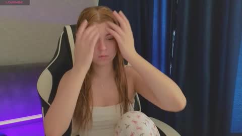 Snapshot of _kirieshka chatting on 8, 10, 2025 Molly   Emily online show from 8, 10, 2025