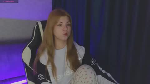 Snapshot of _kirieshka chatting on 14, 10, 2025 Molly   Emily online show from 14, 10, 2025