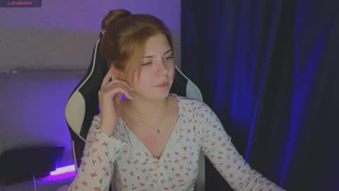 Snapshot of _kirieshka chatting on 15, 10, 2025 Molly   Emily online show from 15, 10, 2025