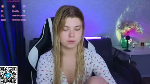 Snapshot of _kirieshka chatting on 22, 4, 2026 Molly Emily online show from 22, 4, 2026