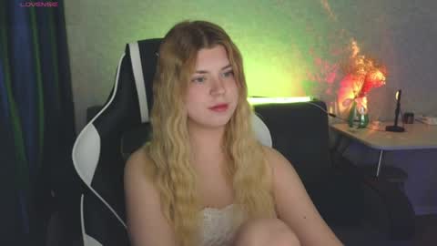 Snapshot of _kirieshka chatting on 23, 4, 2026 Molly Emily online show from 23, 4, 2026