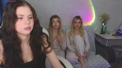 Snapshot of _kirieshka chatting on 28, 4, 2026 Molly Emily online show from 28, 4, 2026