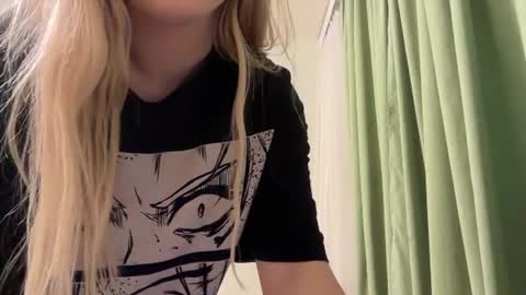 Snapshot of _kirieshka chatting on 17, 6, 2026 Molly Emily online show from 17, 6, 2026