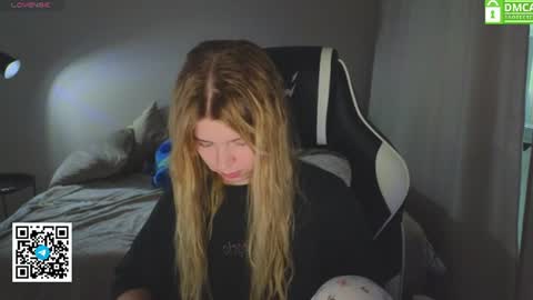 Snapshot of _kirieshka chatting on 27, 6, 2026 Molly Emily online show from 27, 6, 2026