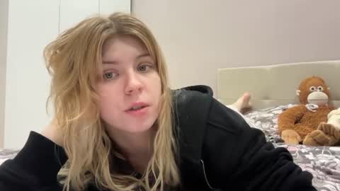 Snapshot of _kirieshka chatting on 28, 6, 2026 Molly Emily online show from 28, 6, 2026
