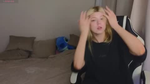 Snapshot of _kirieshka chatting on 11, 7, 2026 Molly Emily online show from 11, 7, 2026