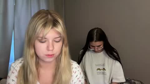 Snapshot of _kirieshka chatting on 6, 8, 2026 Molly Emily online show from 6, 8, 2026