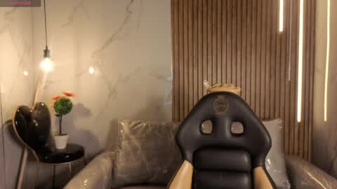 _kitten_1 online show from 18, 4, 2026