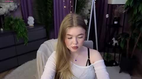 _liilcrystal_ online show from 18, 6, 2026