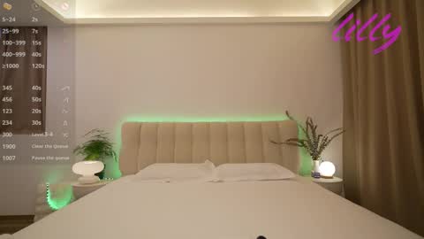 _lillilly_ online show from 13, 9, 2025