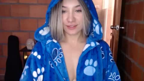 Snapshot of _lunablondie_ chatting on 10, 1, 2025 _lunablondie_ online show from 10, 1, 2025