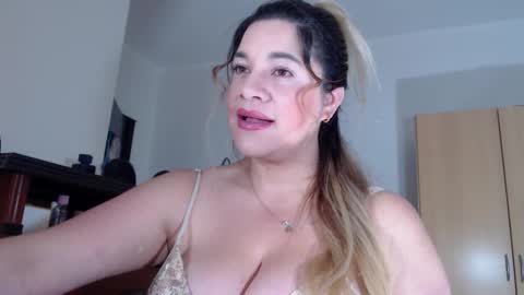 Snapshot of _lunagold_ chatting on 7, 2, 2026 _lunagold_ online show from 7, 2, 2026