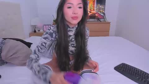 Lynna online show from 1, 12, 2025