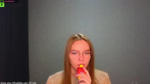 Snapshot of _lysafeta_ chatting on 24, 10, 2025 Welcome guys  Pleasure to see you all here  My name is Lysafeta and MichaelaTip menu is active Private is open  online show from 24, 10, 2025
