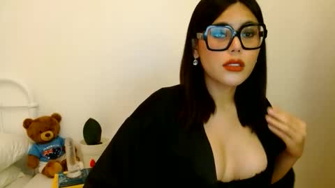 Snapshot of _meganvalle chatting on 9, 3, 2026 Megan online show from 9, 3, 2026