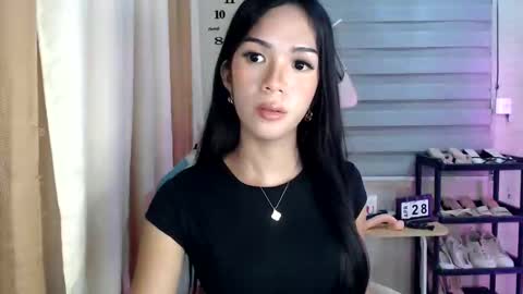 Snapshot of _mellyxxx chatting on 28, 4, 2026 Melly online show from 28, 4, 2026