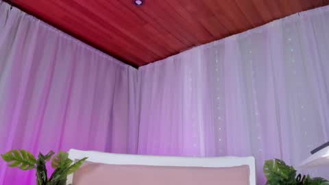 mia online show from 12, 11, 2025