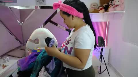  Mia  online show from 20, 10, 2025