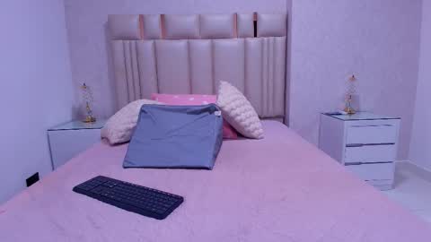 Mia  online show from 25, 2, 2026