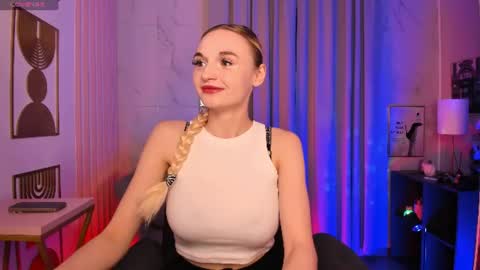 Snapshot of _mila_lux_ chatting on 10, 7, 2026 Mila online show from 10, 7, 2026