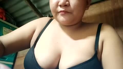 Snapshot of _milkytitsmomxx_ chatting on 19, 6, 2026 _milkytitsmomxx_ online show from 19, 6, 2026