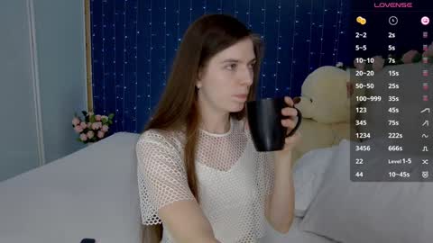 Snapshot of _mirror_girl chatting on 1, 2, 2025 Victoria online show from 1, 2, 2025