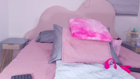 Luna online show from 10, 4, 2026