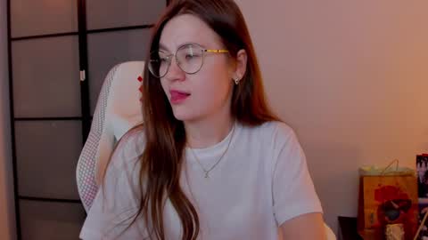 Mia with a big heart  online show from 18, 1, 2025