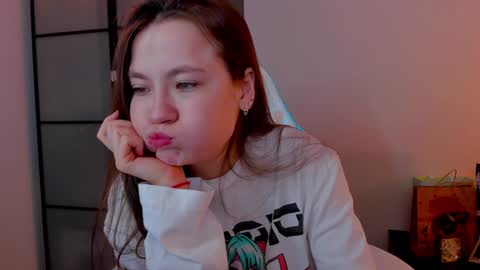 Mia with a big heart  online show from 1, 2, 2025