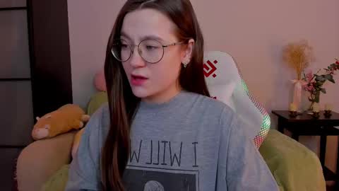 Mia with a big heart  online show from 23, 2, 2025