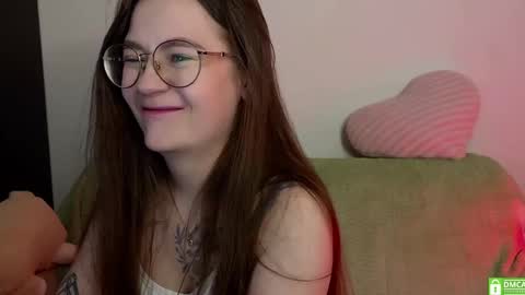 Mia with a big heart  online show from 11, 3, 2025