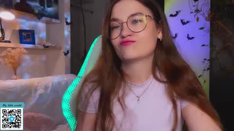 Mia with a big heart  online show from 26, 10, 2025