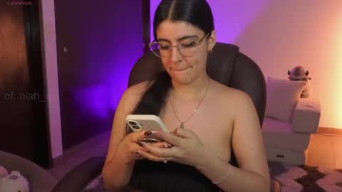 Snapshot of _niah chatting on 6, 6, 2026 NiniHelp me by giving my show a thumbs up online show from 6, 6, 2026