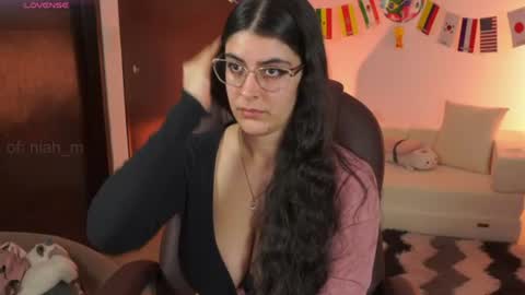 Snapshot of _niah chatting on 1, 7, 2026 NiniHelp me by giving my show a thumbs up online show from 1, 7, 2026