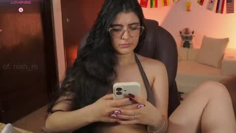 Snapshot of _niah chatting on 5, 7, 2026 NiniHelp me by giving my show a thumbs up online show from 5, 7, 2026