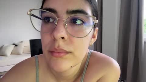 Niah  You can call me Ni or cutie haha online show from 5, 4, 2026