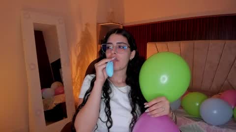 Niah  You can call me Ni or cutie haha online show from 7, 4, 2026