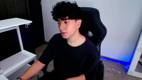 Nicolas online show from 3, 2, 2025