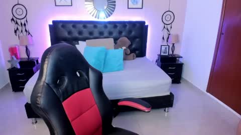 Snapshot of _oliviajoness chatting on 22, 4, 2026 Olivia jones online show from 22, 4, 2026