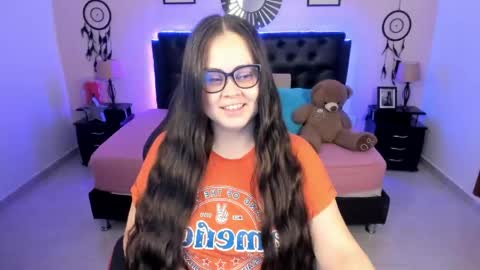 Snapshot of _oliviajoness chatting on 28, 4, 2026 Olivia jones online show from 28, 4, 2026