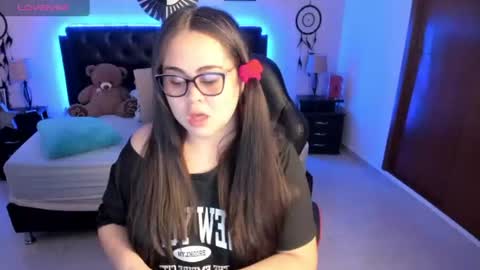 Snapshot of _oliviajoness chatting on 7, 7, 2026 Olivia jones online show from 7, 7, 2026