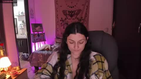 Snapshot of _peach__ chatting on 23, 6, 2026 violeta ig online show from 23, 6, 2026