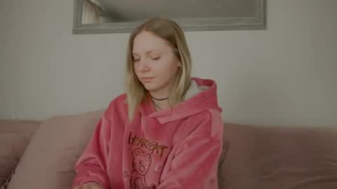 Snapshot of _penisflytrap_ chatting on 17, 4, 2026 Viktoria online show from 17, 4, 2026