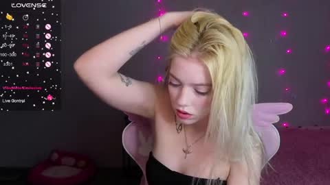 Snapshot of _pretty_ladies_ chatting on 4, 5, 2026 Ellie and Nika online show from 4, 5, 2026