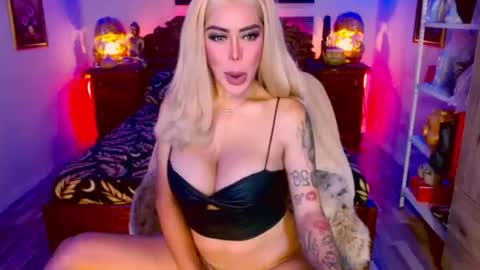 Snapshot of _queengoddess_ chatting on 7, 7, 2026 Hi my name is selinaim glad to meet everyone here online show from 7, 7, 2026