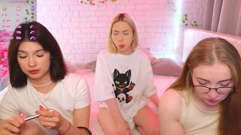 Merlizz Eva Jane Mila Nicole  left to right  online show from 10, 10, 2025