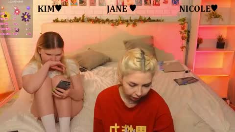 Merlizz Eva Jane Mila Nicole  left to right  online show from 27, 5, 2026
